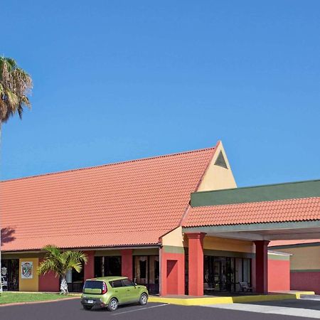 Days Inn By Wyndham Cocoa Cruiseport West At I-95/524 Bagian luar foto