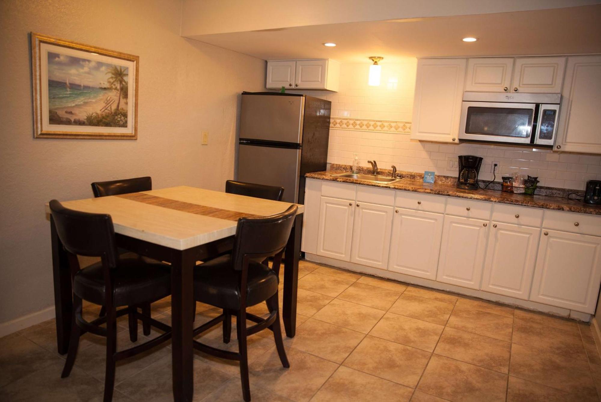 Days Inn By Wyndham Cocoa Cruiseport West At I-95/524 Bagian luar foto