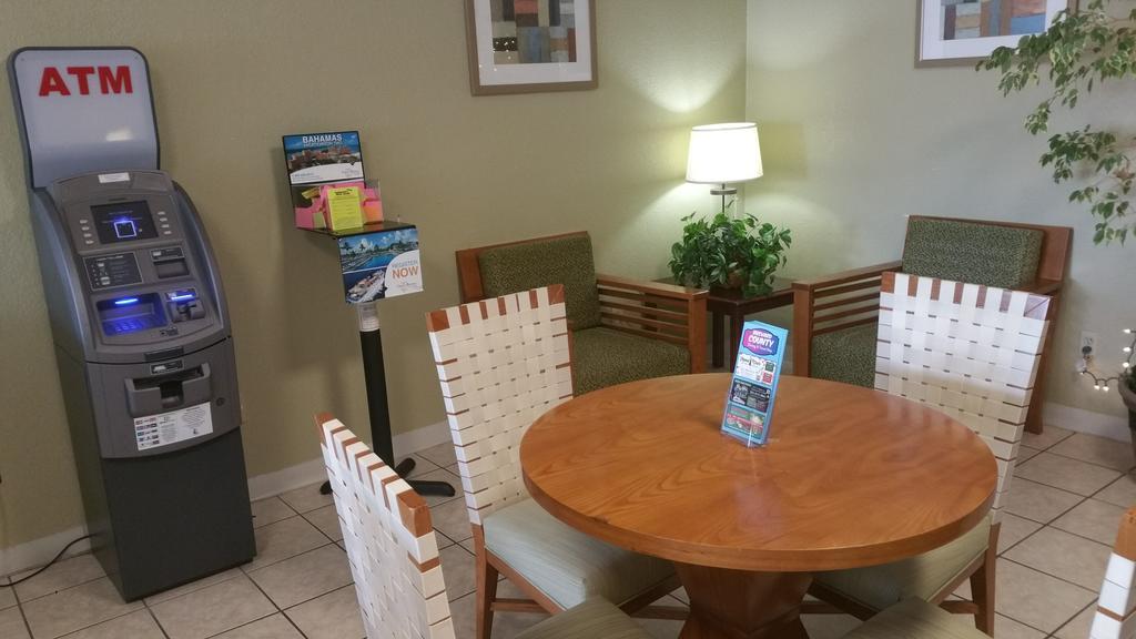 Days Inn By Wyndham Cocoa Cruiseport West At I-95/524 Bagian luar foto