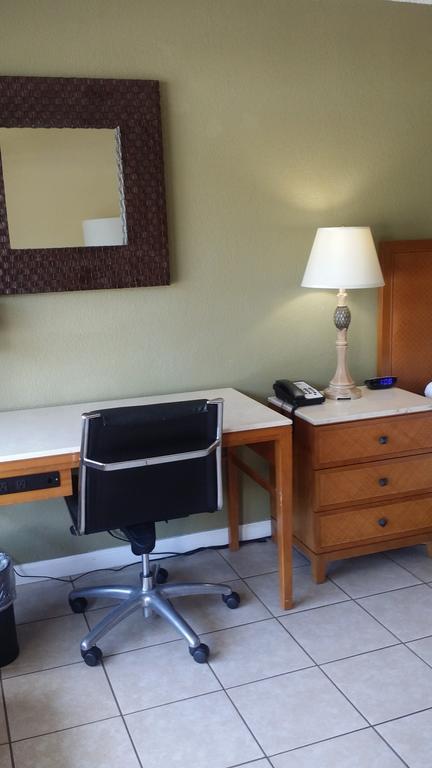 Days Inn By Wyndham Cocoa Cruiseport West At I-95/524 Bagian luar foto