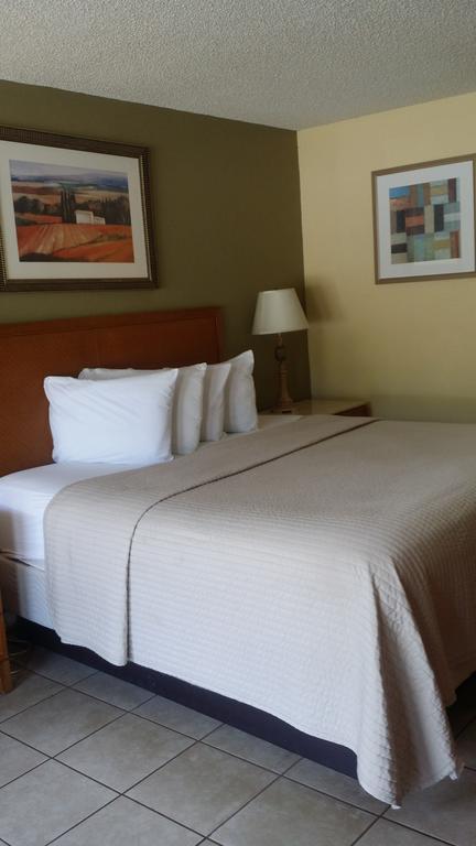 Days Inn By Wyndham Cocoa Cruiseport West At I-95/524 Bagian luar foto