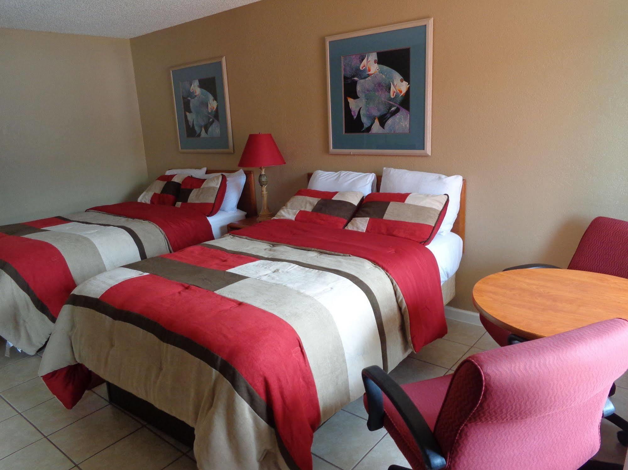 Days Inn By Wyndham Cocoa Cruiseport West At I-95/524 Bagian luar foto